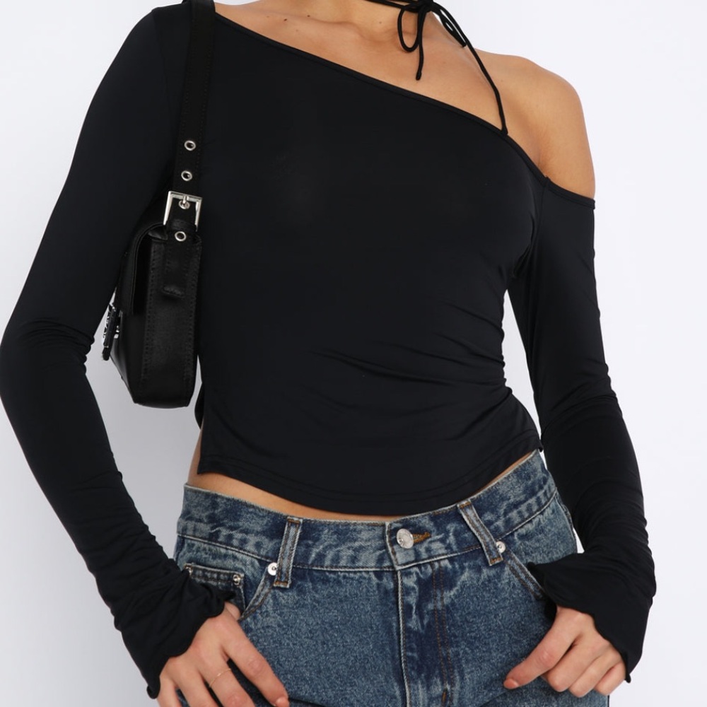 SOLD Off the shoulder long sleeve